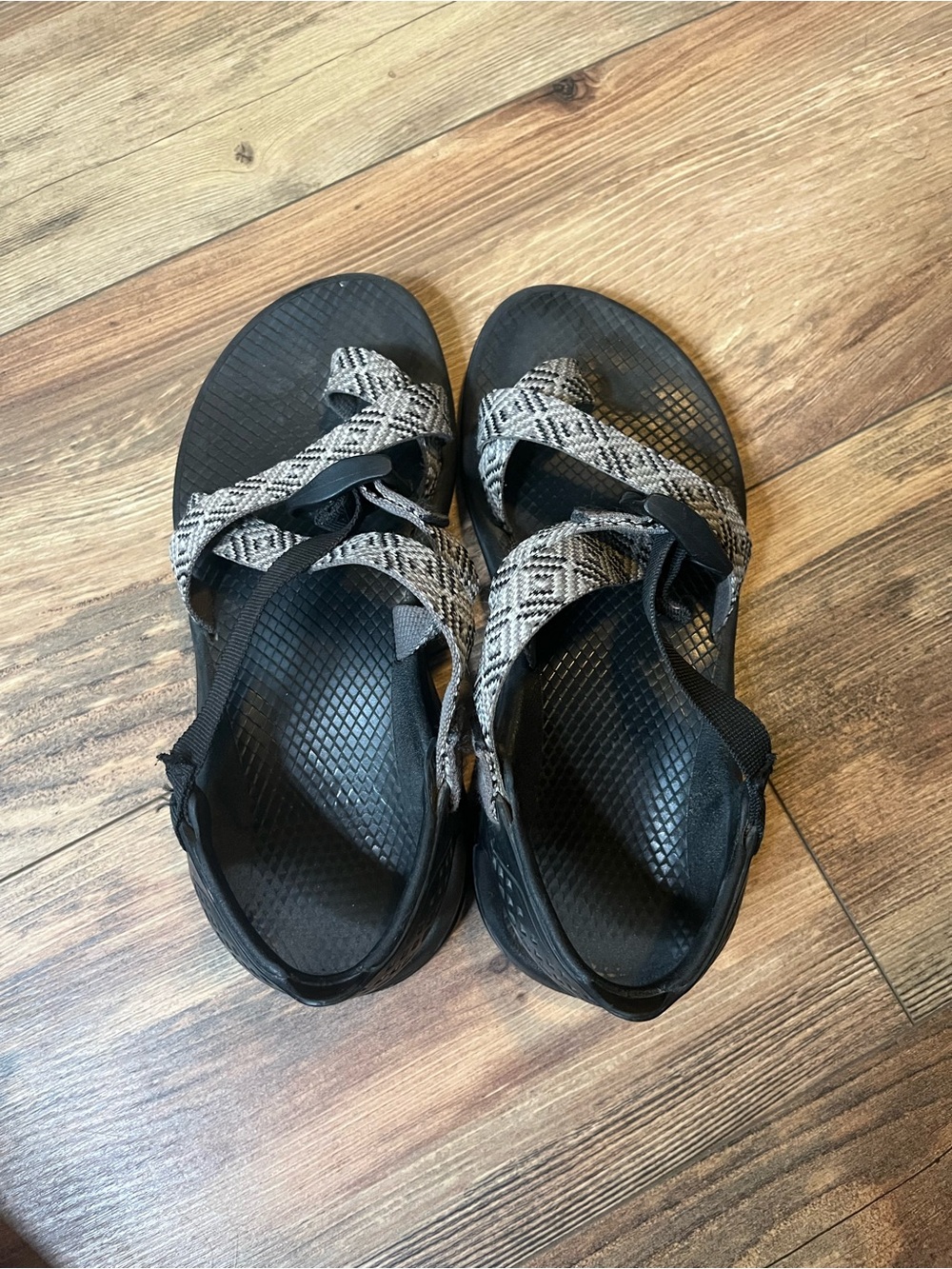 Chaco Z/Cloud Sport Sandals Women 7 Gray Black Adjustable Hiking Sandals Strappy